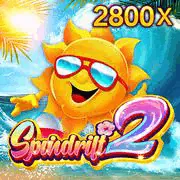 Hình ảnh một trọng tài đang kiểm tra gà chọi trước trận đấu, tượng trưng cho quy tắc và luật lệ